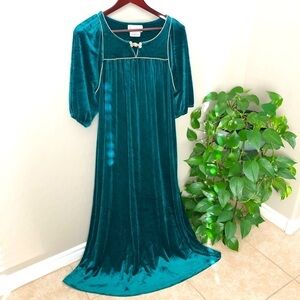 Vintage TOM BEZDUDA for Barad&Co, Saks Fifth Ave velvet home dress, green, S